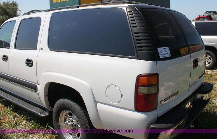 image for item G4120 2001 Chevrolet Suburban K2500 SUV