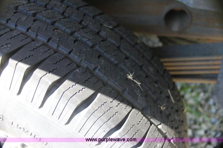 image for item G4120 2001 Chevrolet Suburban K2500 SUV