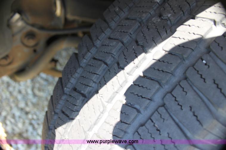 image for item G4120 2001 Chevrolet Suburban K2500 SUV