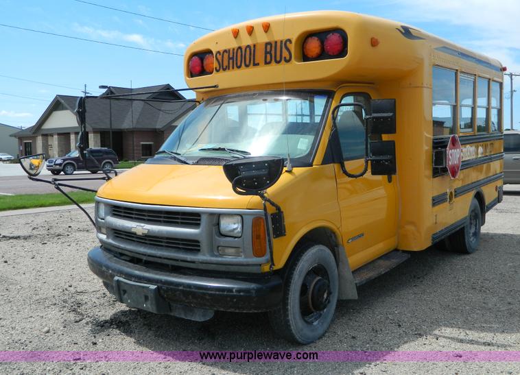 image for item G7975 1998 Chevrolet G3500 bus