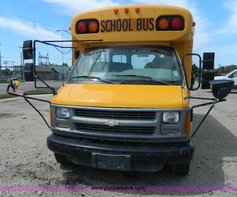 image for item G7975 1998 Chevrolet G3500 bus