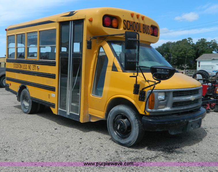 image for item G7975 1998 Chevrolet G3500 bus