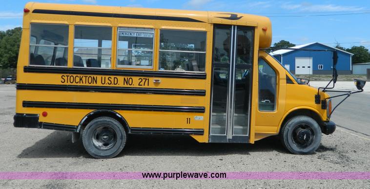 image for item G7975 1998 Chevrolet G3500 bus