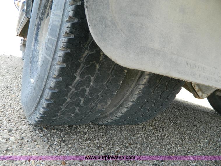 image for item G7975 1998 Chevrolet G3500 bus