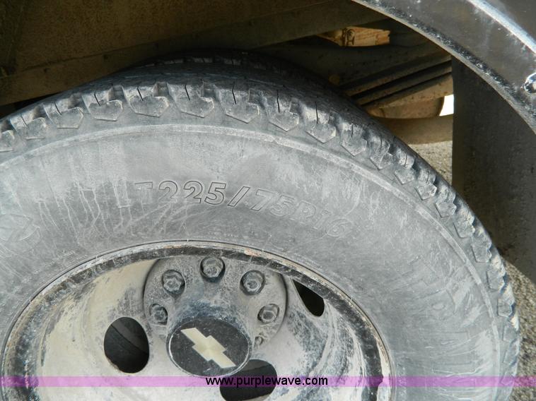 image for item G7975 1998 Chevrolet G3500 bus