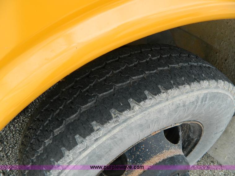 image for item G7975 1998 Chevrolet G3500 bus