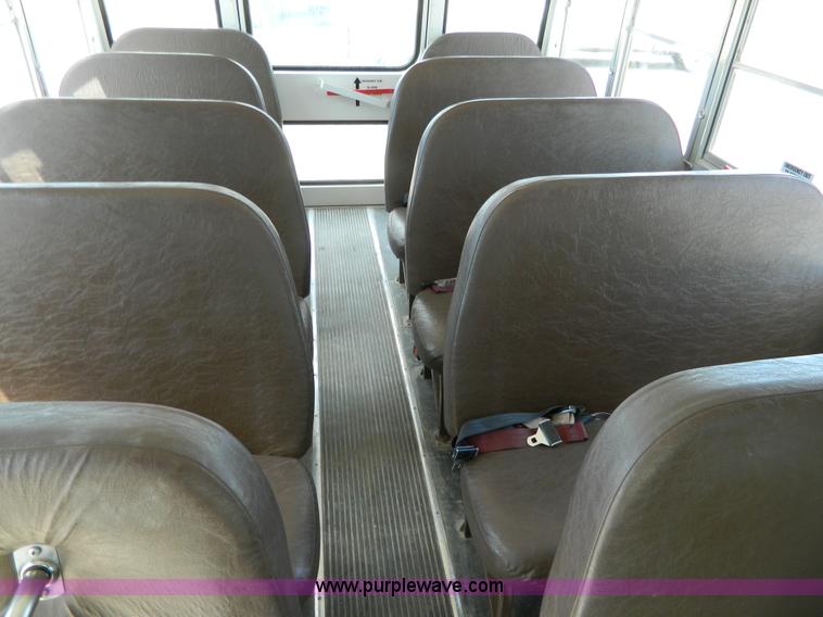 image for item G7975 1998 Chevrolet G3500 bus