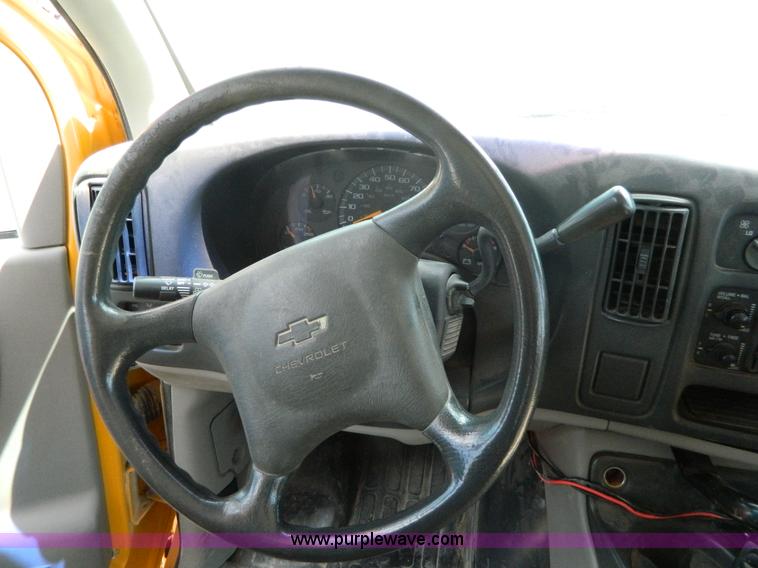 image for item G7975 1998 Chevrolet G3500 bus