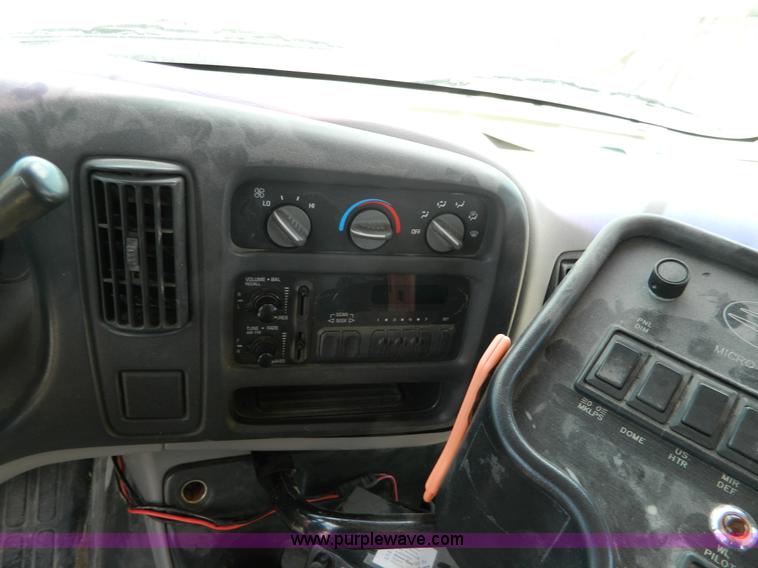 image for item G7975 1998 Chevrolet G3500 bus