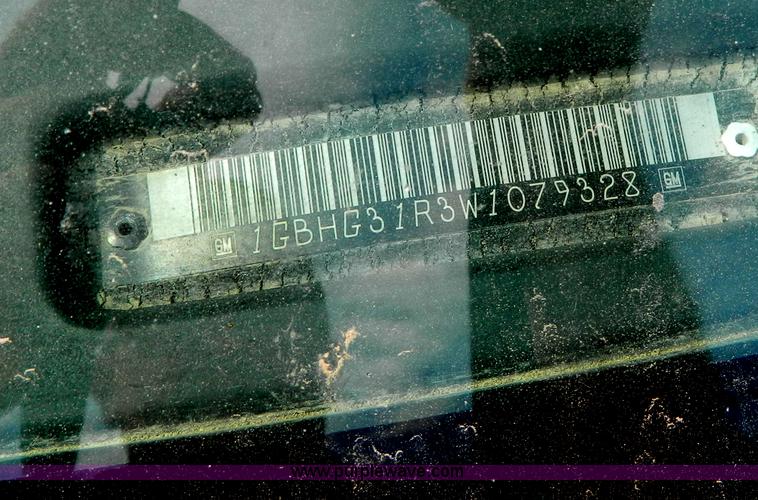 image for item G7975 1998 Chevrolet G3500 bus