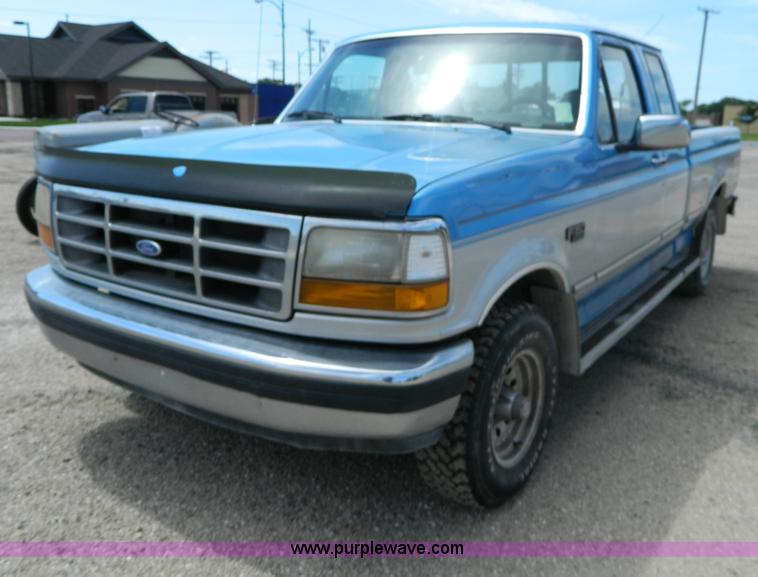 image for item G7981 1992 Ford F150 XLT SuperCab pickup truck
