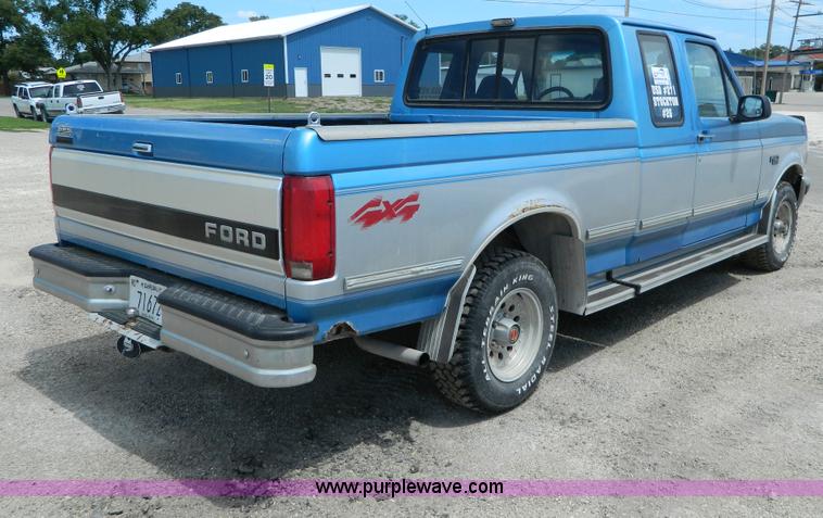 image for item G7981 1992 Ford F150 XLT SuperCab pickup truck