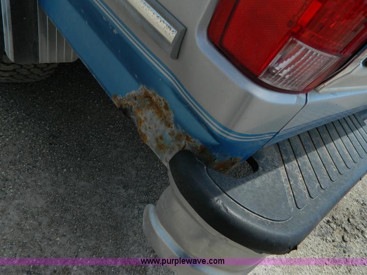 image for item G7981 1992 Ford F150 XLT SuperCab pickup truck