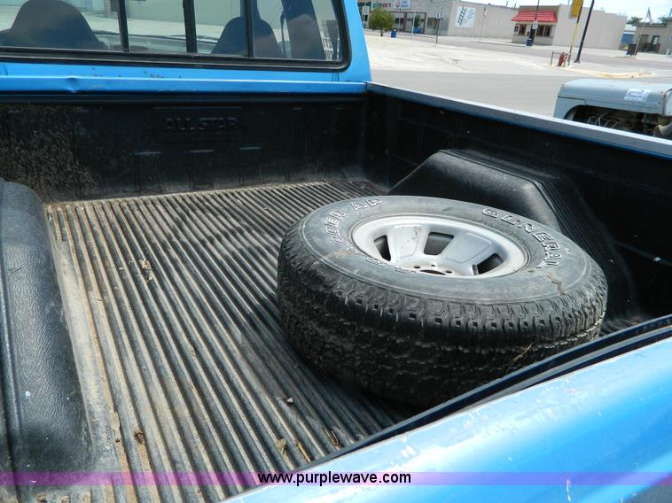 image for item G7981 1992 Ford F150 XLT SuperCab pickup truck