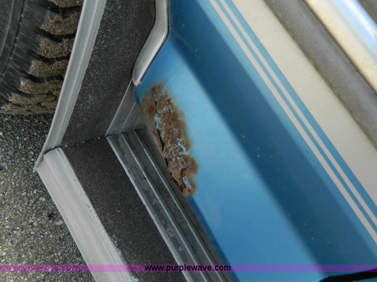 image for item G7981 1992 Ford F150 XLT SuperCab pickup truck