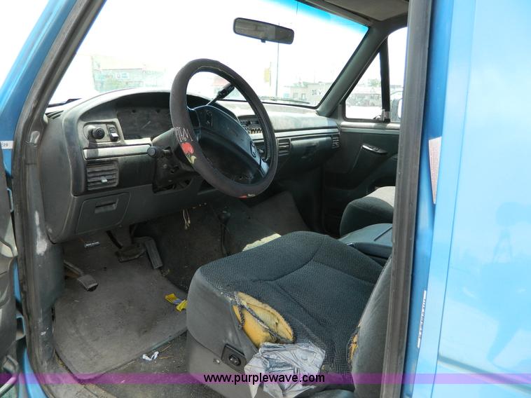 image for item G7981 1992 Ford F150 XLT SuperCab pickup truck