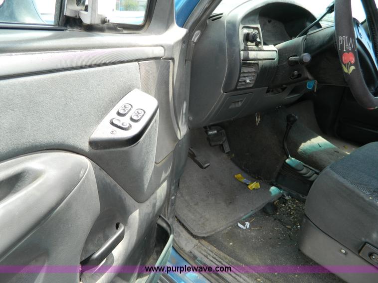 image for item G7981 1992 Ford F150 XLT SuperCab pickup truck