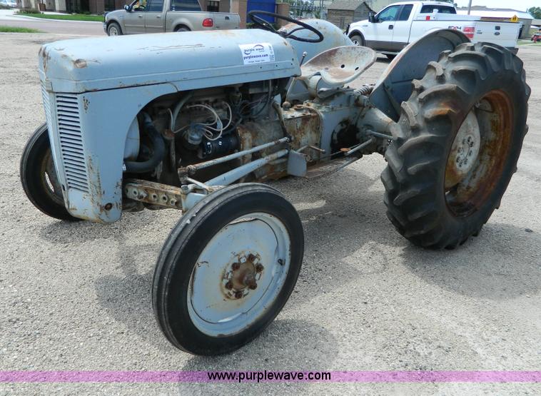 image for item G7983 Massey Fergusen tractor
