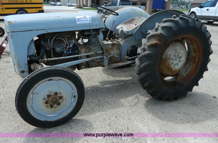 image for item G7983 Massey Fergusen tractor