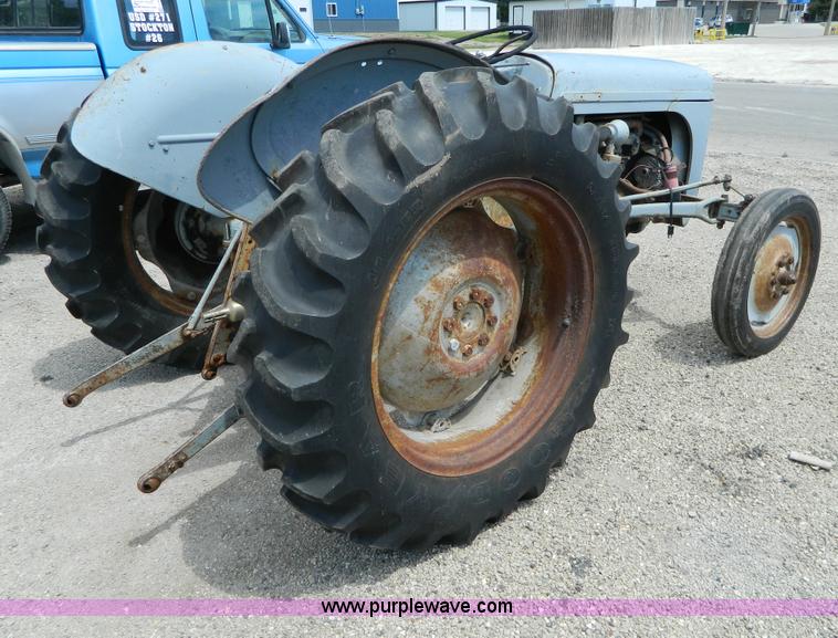 image for item G7983 Massey Fergusen tractor