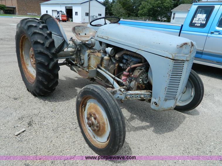 image for item G7983 Massey Fergusen tractor
