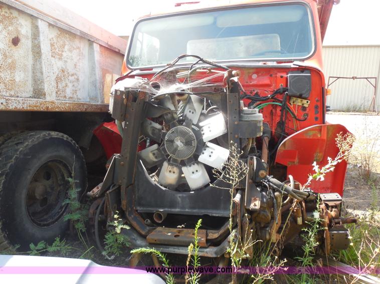 image for item H3202 1993 International 4900 dump truck