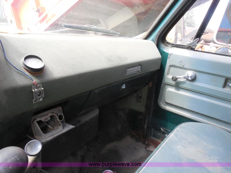 image for item H3203 1975 Chevrolet C60 dump truck