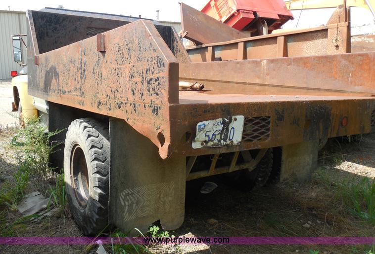 image for item H3204 1968 Ford 600 dump truck