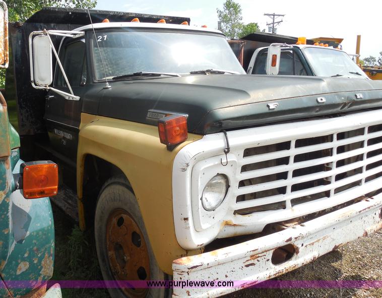 image for item H3204 1968 Ford 600 dump truck