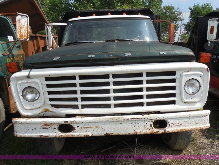 image for item H3204 1968 Ford 600 dump truck