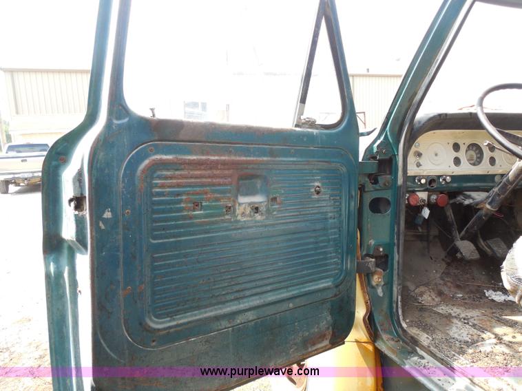 image for item H3204 1968 Ford 600 dump truck