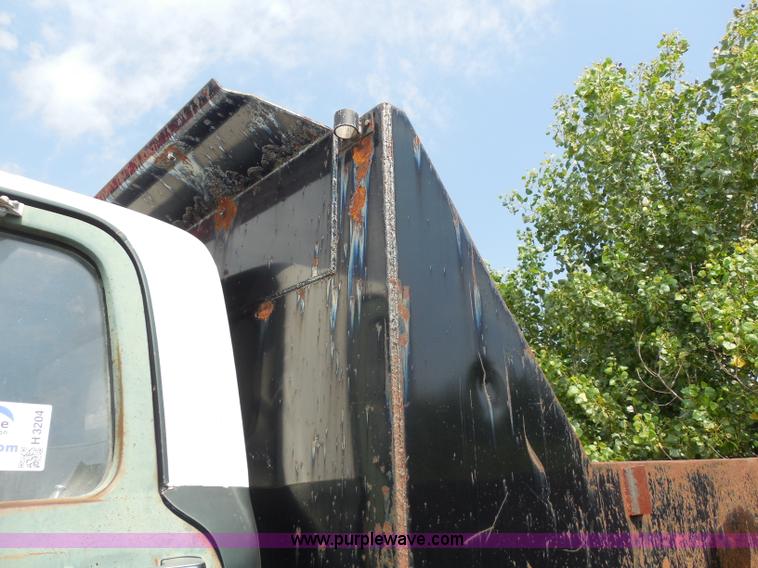 image for item H3204 1968 Ford 600 dump truck