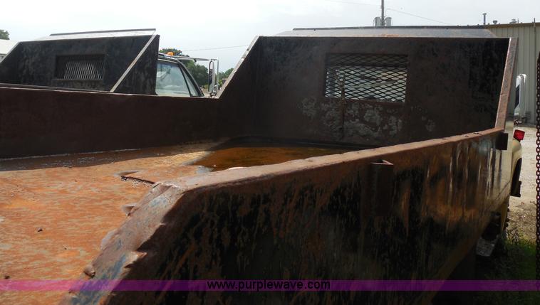 image for item H3204 1968 Ford 600 dump truck