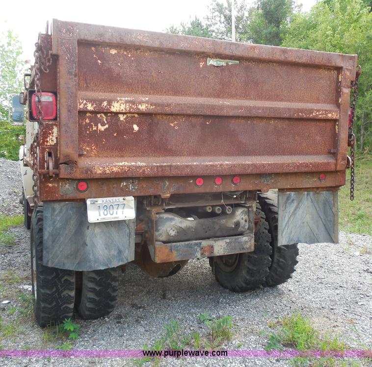 image for item H6560 1989 Ford F800 dump truck