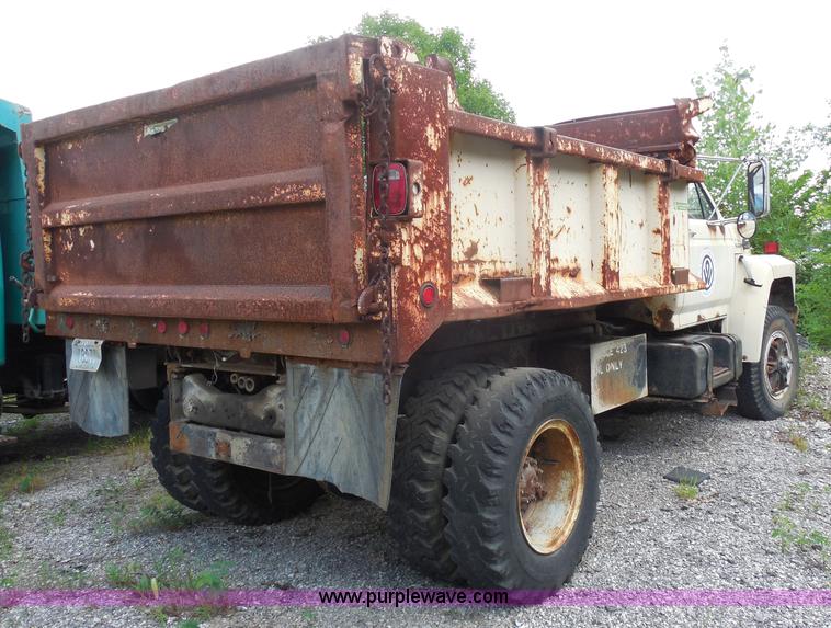 image for item H6560 1989 Ford F800 dump truck
