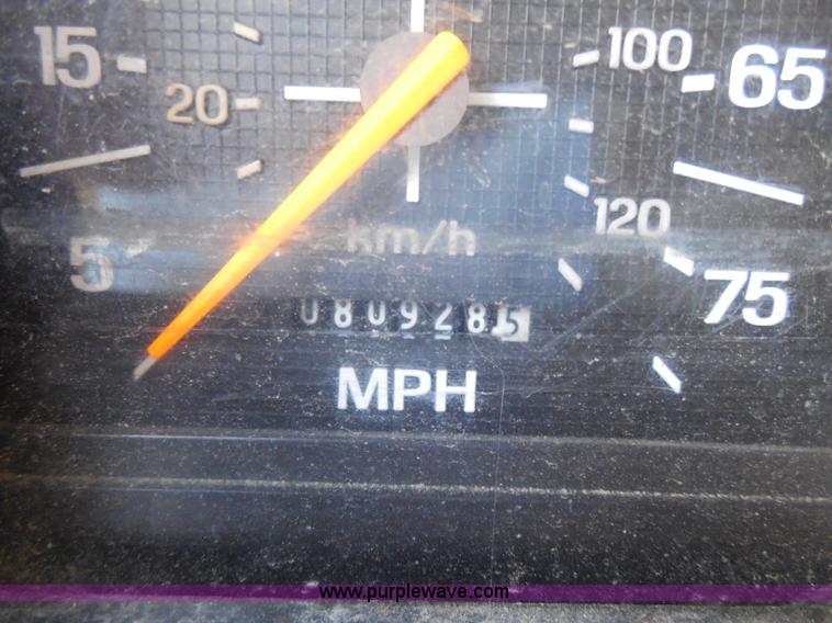 image for item H6560 1989 Ford F800 dump truck