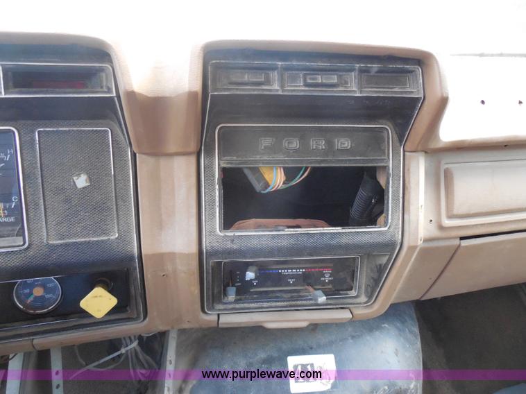 image for item H6560 1989 Ford F800 dump truck