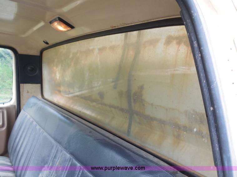 image for item H6560 1989 Ford F800 dump truck