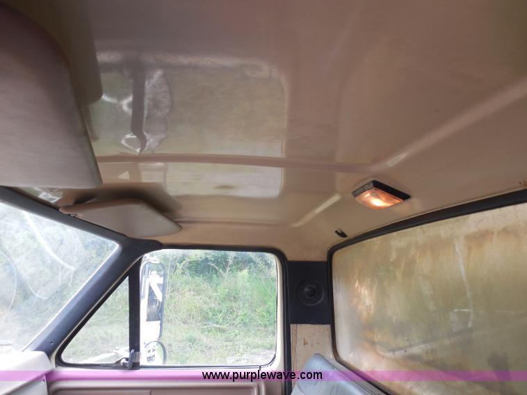 image for item H6560 1989 Ford F800 dump truck