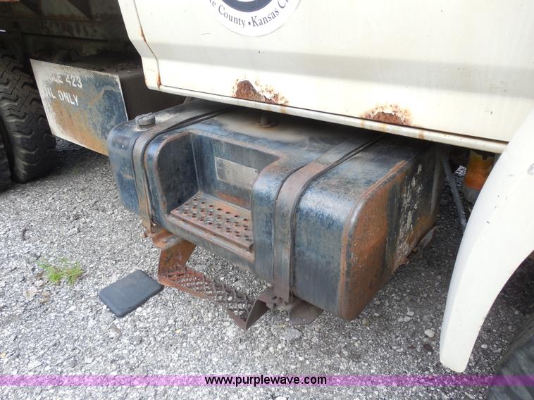 image for item H6560 1989 Ford F800 dump truck