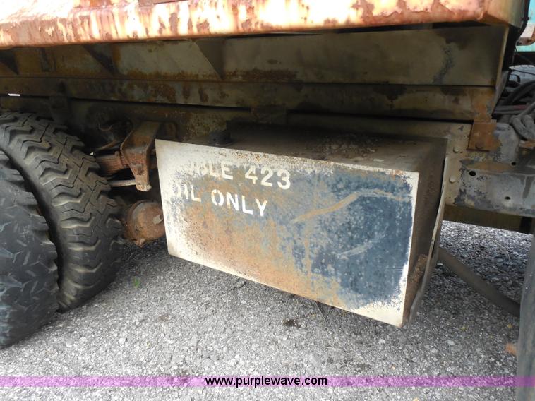 image for item H6560 1989 Ford F800 dump truck