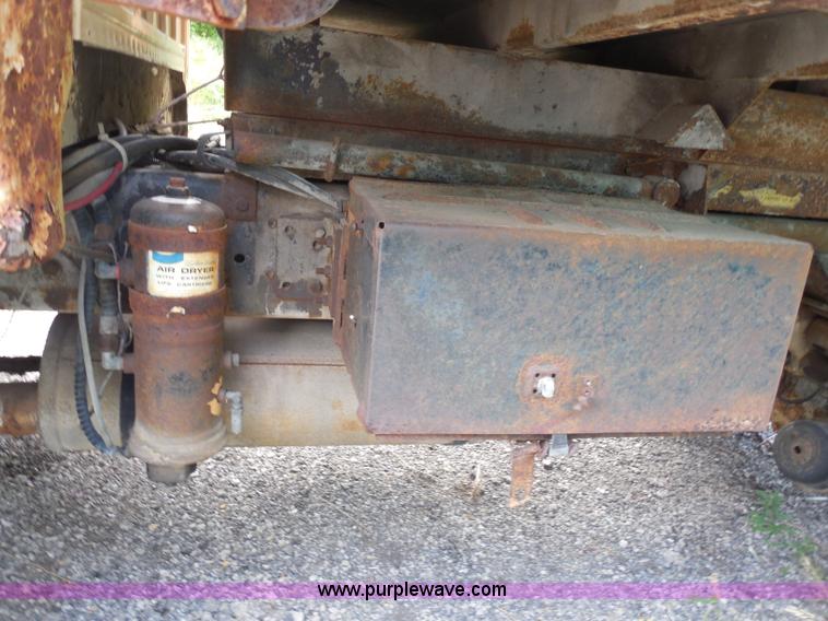 image for item H6560 1989 Ford F800 dump truck