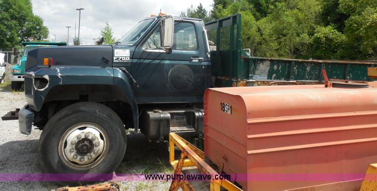 image for item H6561 1993 Ford F700 dump truck