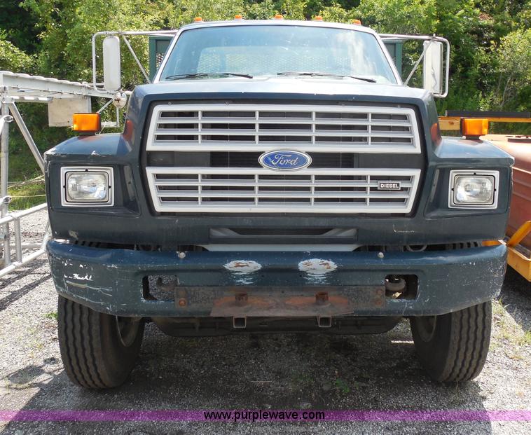 image for item H6561 1993 Ford F700 dump truck