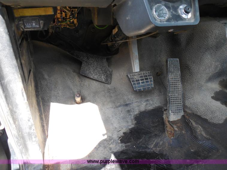 image for item H6561 1993 Ford F700 dump truck