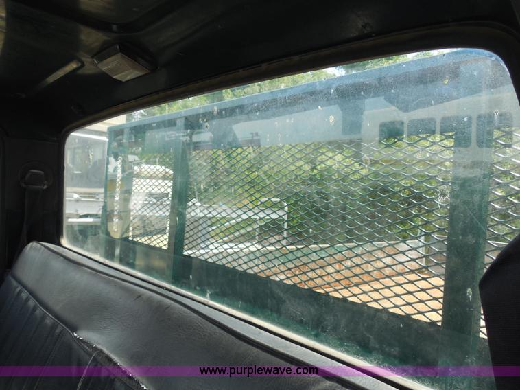 image for item H6561 1993 Ford F700 dump truck