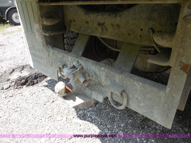 image for item H6561 1993 Ford F700 dump truck