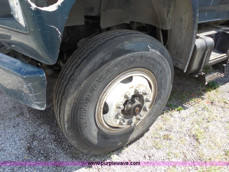 image for item H6561 1993 Ford F700 dump truck