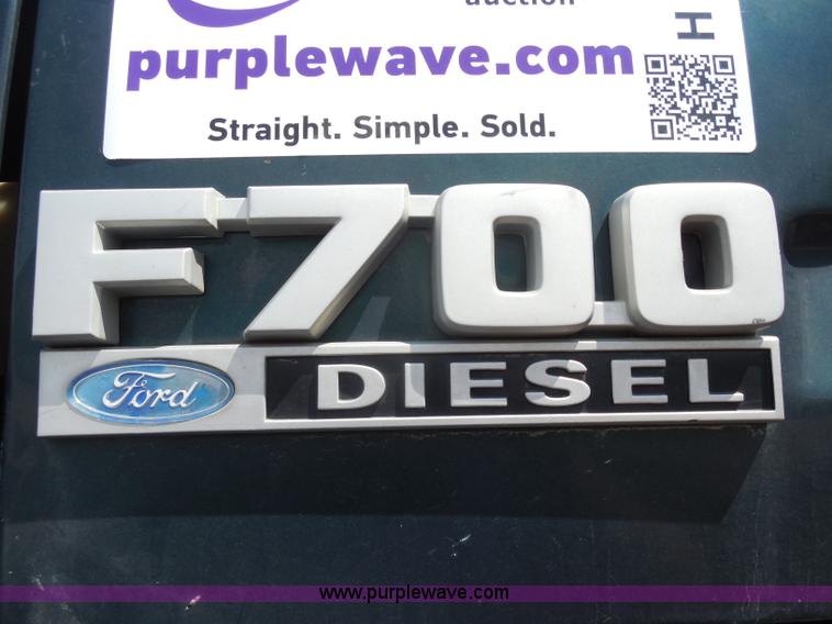 image for item H6561 1993 Ford F700 dump truck