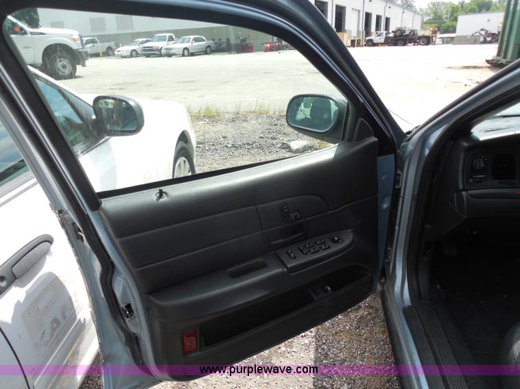 image for item H6564 2003 Ford Crown Victoria Police Interceptor